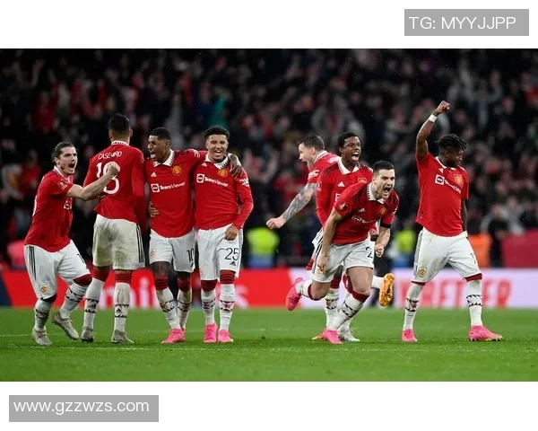 那不勒斯狂胜曼联引发争议判罚全场沸腾足总杯精彩瞬间回顾